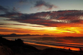 C the Sea 3bedroom house with 2 queen and 2 single beds max 6sleep 2bathroom walk distance to beach in Glentana Outeniqua Strand with free Wi-Fi and sea view